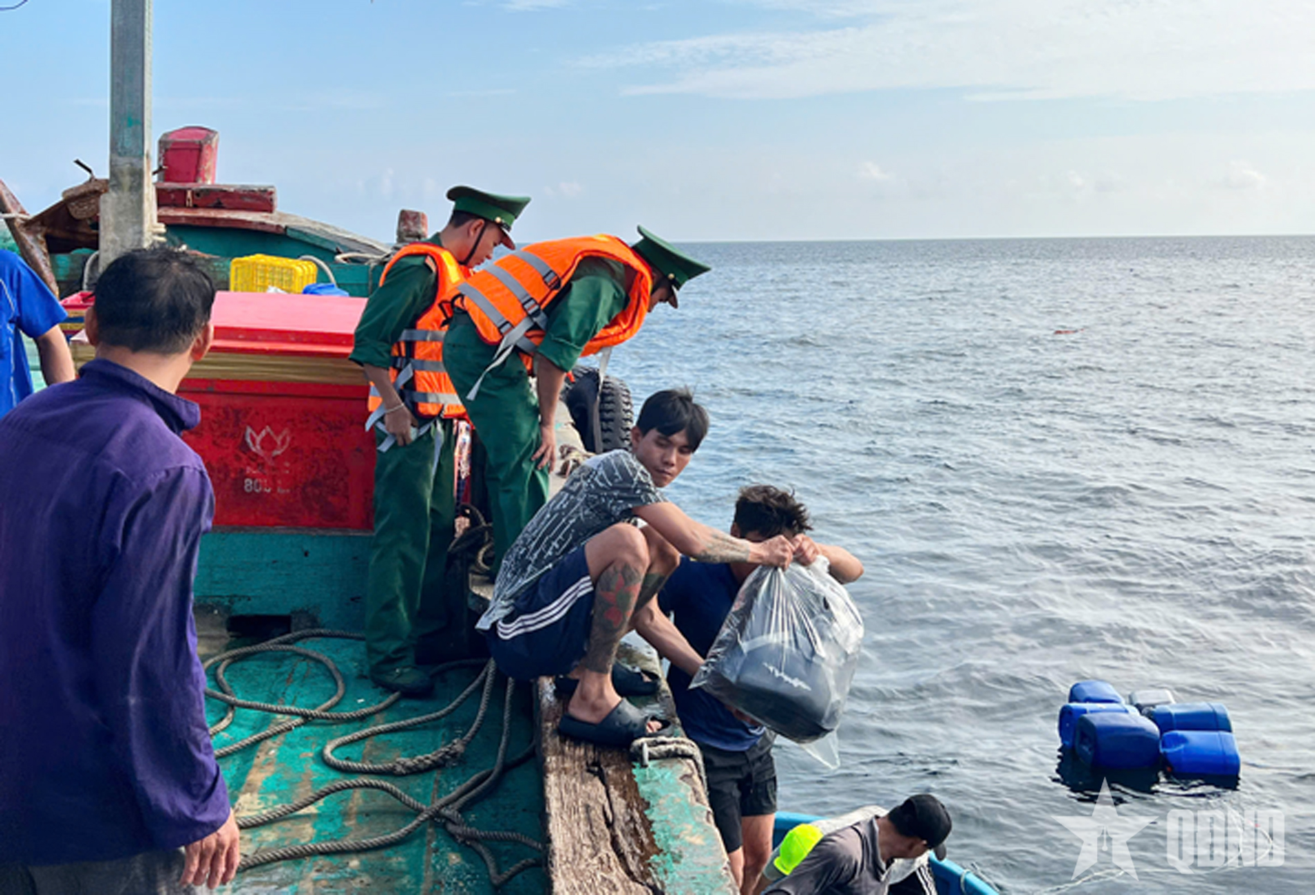 Đồn Biên phòng Côn Đảo (Ban chỉ huy Bộ đội Biên phòng TP Hồ Chí Minh): Cứu được 8 người bị nạn trên biển